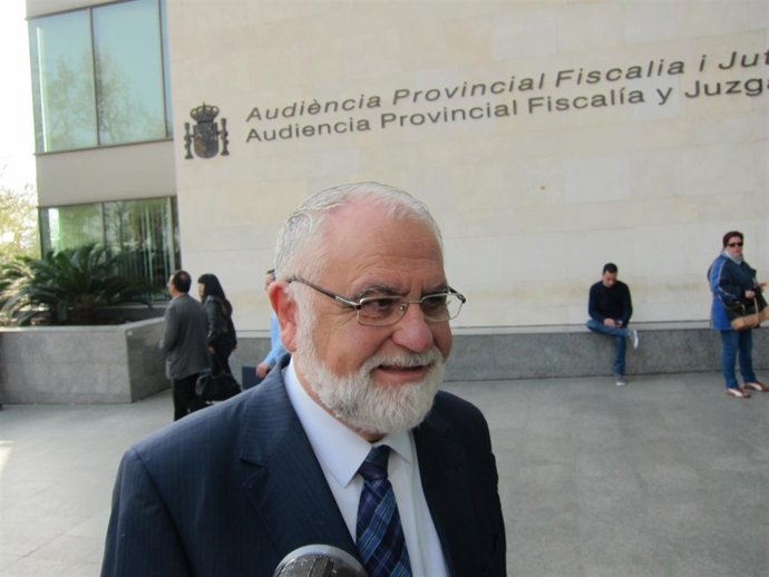 Cotino a las puertas de la Ciudad de la Justicia