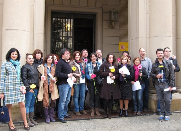 CHA ha recordado con flores a las mujeres asesinadas este año
