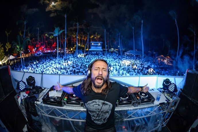 Bob Sinclar, cinderella caliente pacha ibiza 5000 rinden ron barcelo desalia