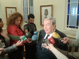 Saavedra, ante los medios de comunicación