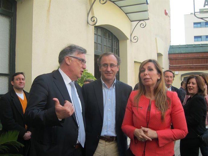 Toni Bosch, Alfonso Alonso y Alicia Sánchez-Camacho en Badalona