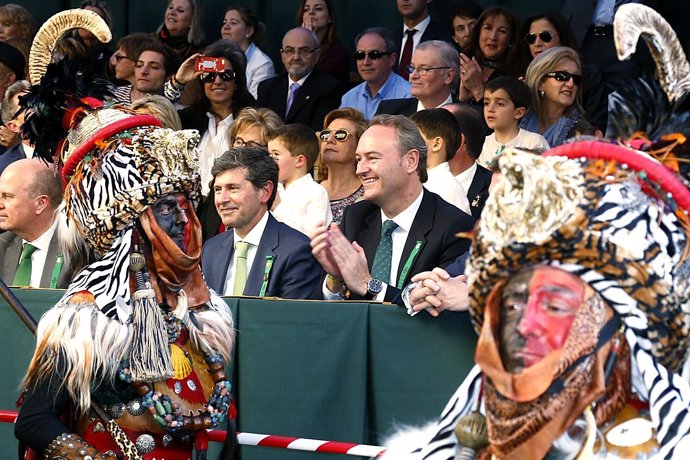 Fabra junto al alcalde de Castellón en el Desfile del Pregó