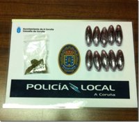 Detenido un joven de 23 años en A Coruña al que se le incautaron 10 bellotas de hachís y varios cogollos de marihuana