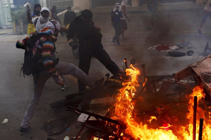 Protestas y barricadas en venezuela
