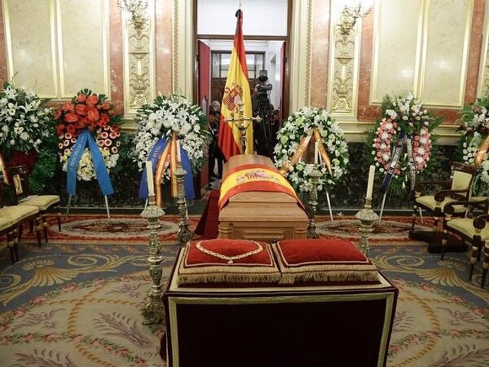 Capilla ardiente en memoria de Adolfo Suárez