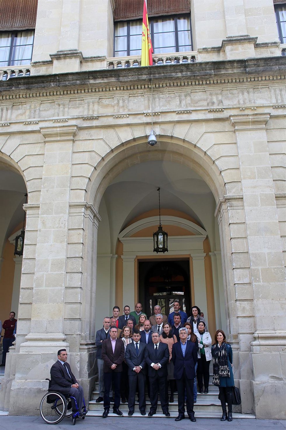Minuto de silencio en el Ayuntamiento de Sevilla