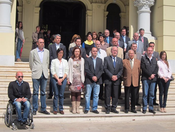 Minuto de silencio en el Ayuntamiento de Málaga por la muerte de Adolfo Suárez