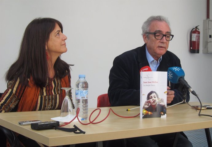 Juan José Millás presenta en Sevilla 'La mujer loca'