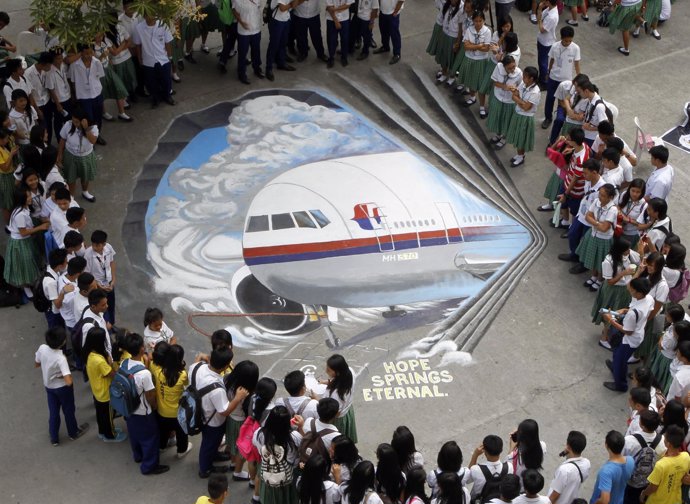 Concentraciones para rezar por el avión desaparecido de Malaysia Airlines