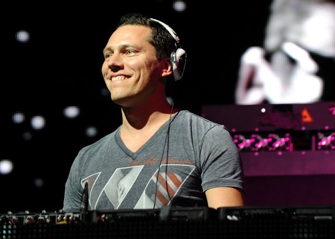 DJ Tiesto hospitalizado tras sufrir un desmayo y tener un pequeño accidente 