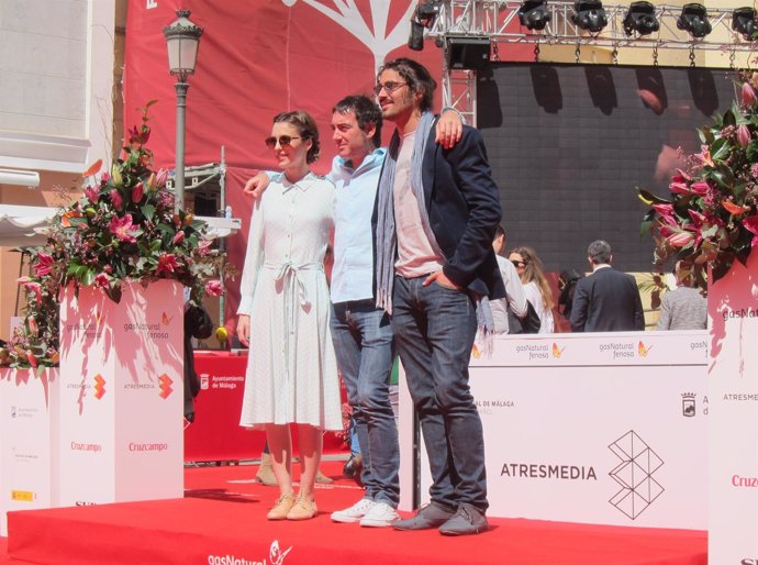 Álex Pina, Leticia Dolera y Álex García, director y actores 'Kamikaze' festival