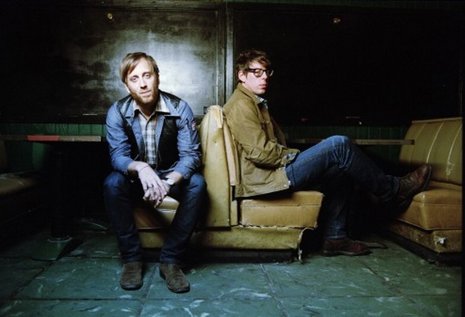 La Banda Estadounidense The Black Keys En Una Foto Promocional