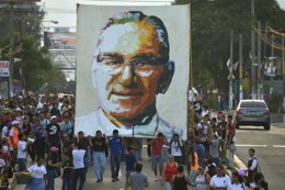 Salvadoreños realizaron una peregrinación para recordar la muerte de Mons Romero