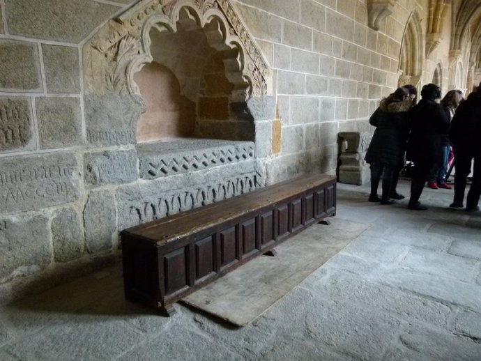 Lugar del claustro de la Catedral donde reposarán los restos de Suárez