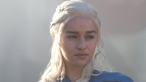 La actriz Emilia Clark da vida a Daenerys Targaryen en Juego de tronos