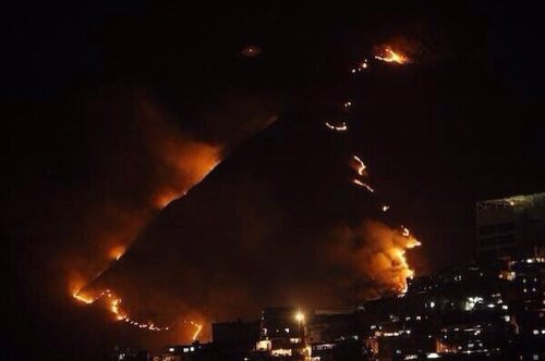 Incendio en el Waraira, en Caracas, Venezuela