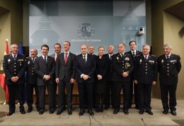 J, (a la izda) , Ruiz Medrano, (tras el ministro), y Peña (tercero por la dcha.)