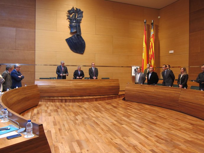 Minuto de silencio en la Diputación de Valencia en memoria de Suárez