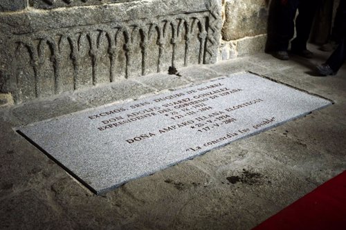 Placa de la tumba donde está enterrado Adolfo Suárez, expresidente del Gobierno