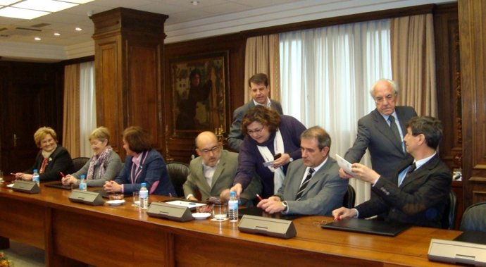 Constitución del patronato de la Fundación Caja Segovia.