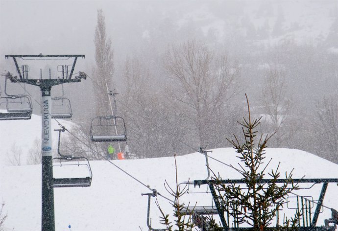 Nevando en la estación de Aramón Cerler