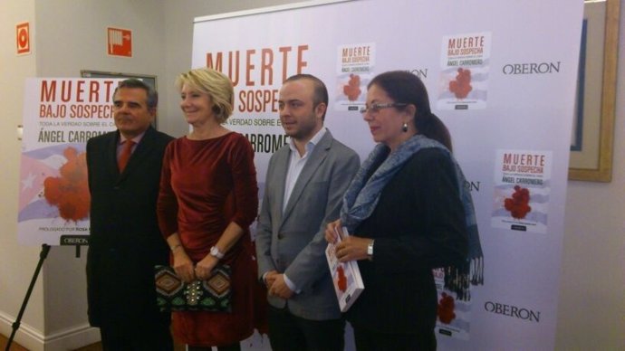 Aguirre con Ángel Carromero en la presentación de su libro