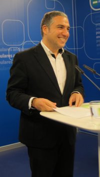 PP-A cree "un error" que los cónyuges de los políticos presenten su renta