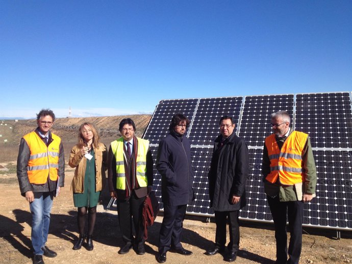 Ricard Font visita la planta fotovoltaica del Aeropuerto de Lleida-Alguaire