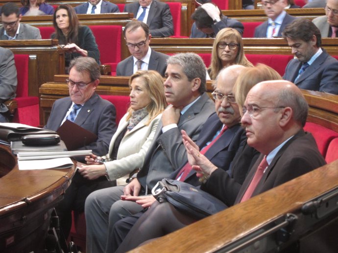El pte de la Generalitat A.Mas y diversos consellers en el pleno (26-3-14)