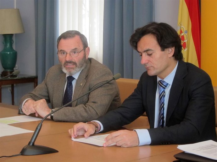 Juan Lillo (i), junto a Agustín González, en la rueda de prensa.