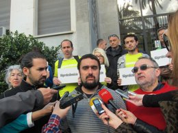 Los portavoces de los grupos ecologistas, en rueda de prensa sobre Algarrobico