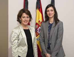 La presidenta Barcina con Patricia Cortizas