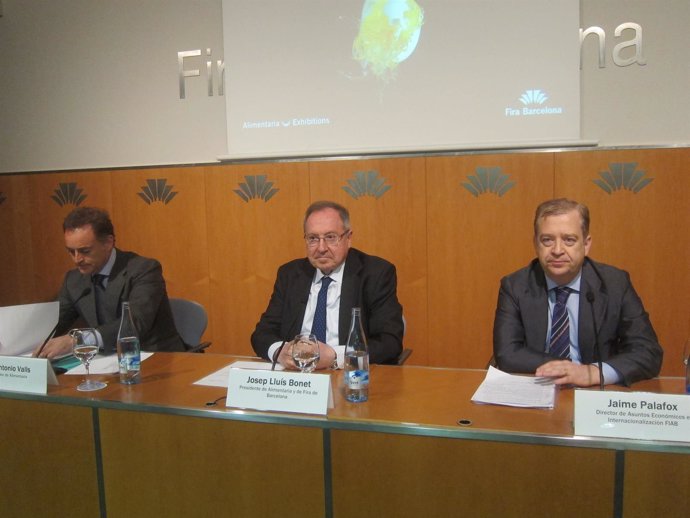 J.A.Valls, J.L.Bonet y J.Palafox, en rueda de prensa Alimentaria