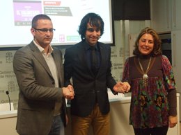 Ángel Ansa, en el centro, junto con Pablo Macaya y Elena Acaz. 