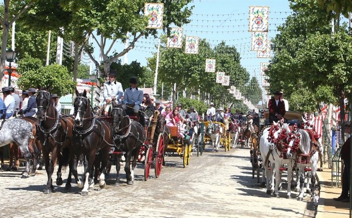 Coches De Caballos En La Feria De Abril De Sevilla