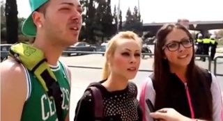 Jóvenes respondiendo a la entrevista