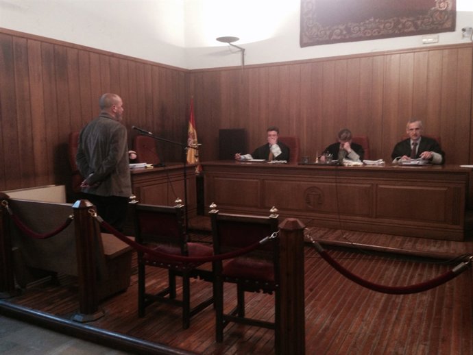 Juicio contra acusado de abusar de la hija de su pareja