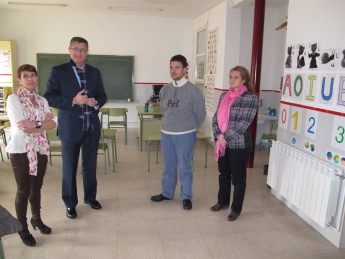 El alcalde Manuel Blasco ha visitado este miércoles el colegio