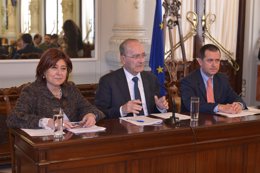 La concejala Ana Navarro, Francisco de la Torre y Enrique Nadales, del IMFE