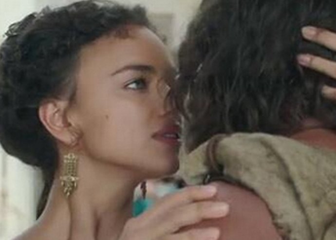 Irina Shayk es la elegida para besar a Hércules