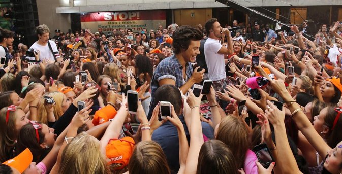 No sin mi guardaespaldas:One Direction contrata a 100 y Emma Watson 