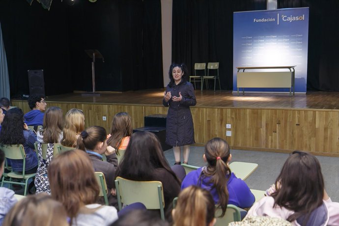  Fundación Cajasol Lleva A Los IES Sevillanos 'Monólogos Por La Igualdad'