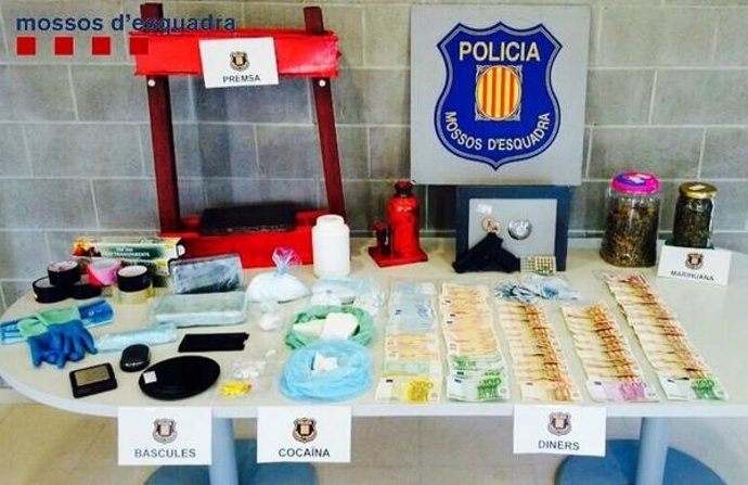 Droga y dinero intervenido en Sant Andreu de la Barca