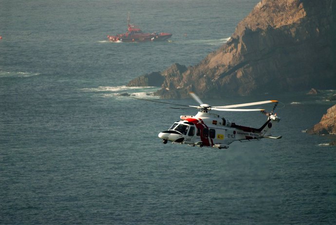 Rescate pesquero 'Santa Ana' en el Cabo Peñas