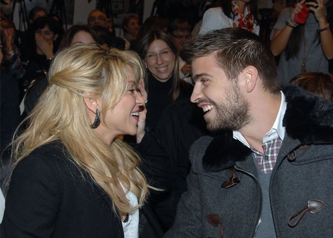 Gerard Piqué le echa un cable a Shakira en Twitter