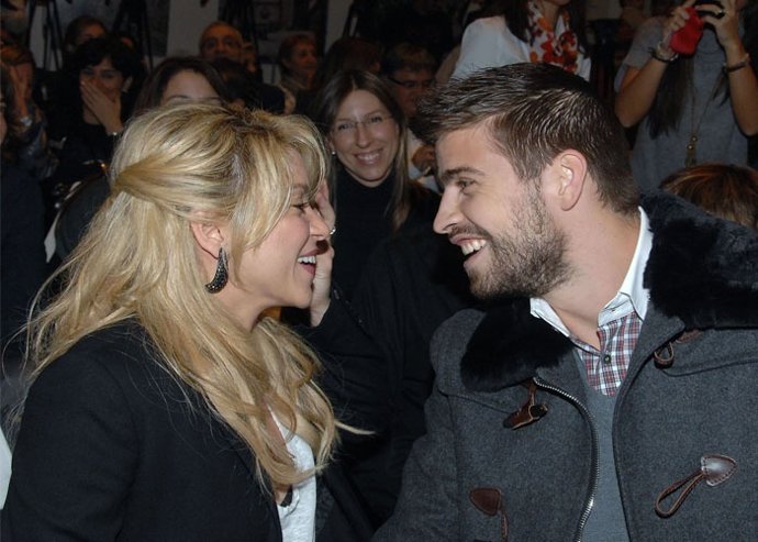 Gerard Piqué le echa un cable a Shakira en Twitter