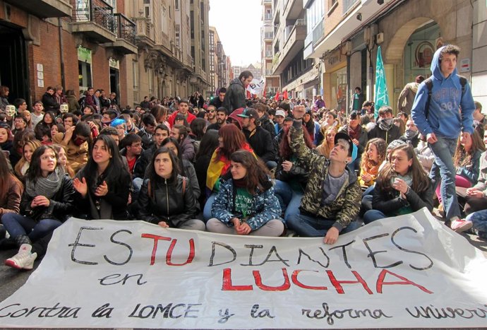Manifestación contra la Lomce 