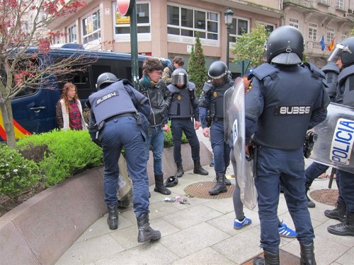 Policías desplegados por protesta de estudiantes en Vigo.