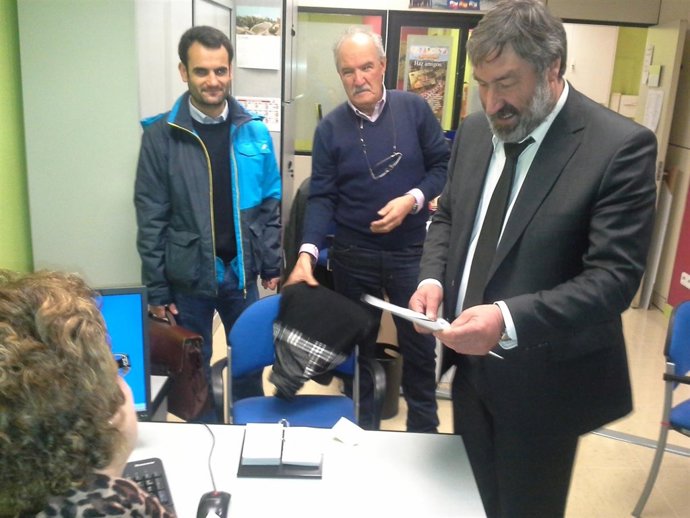 El alcalde de Valderredible en la Consejería de Cultura