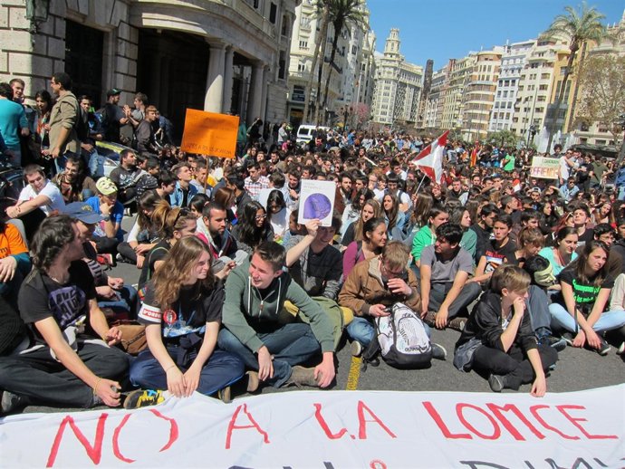 Protesta de estudiantes contra la Lomce en Valencia